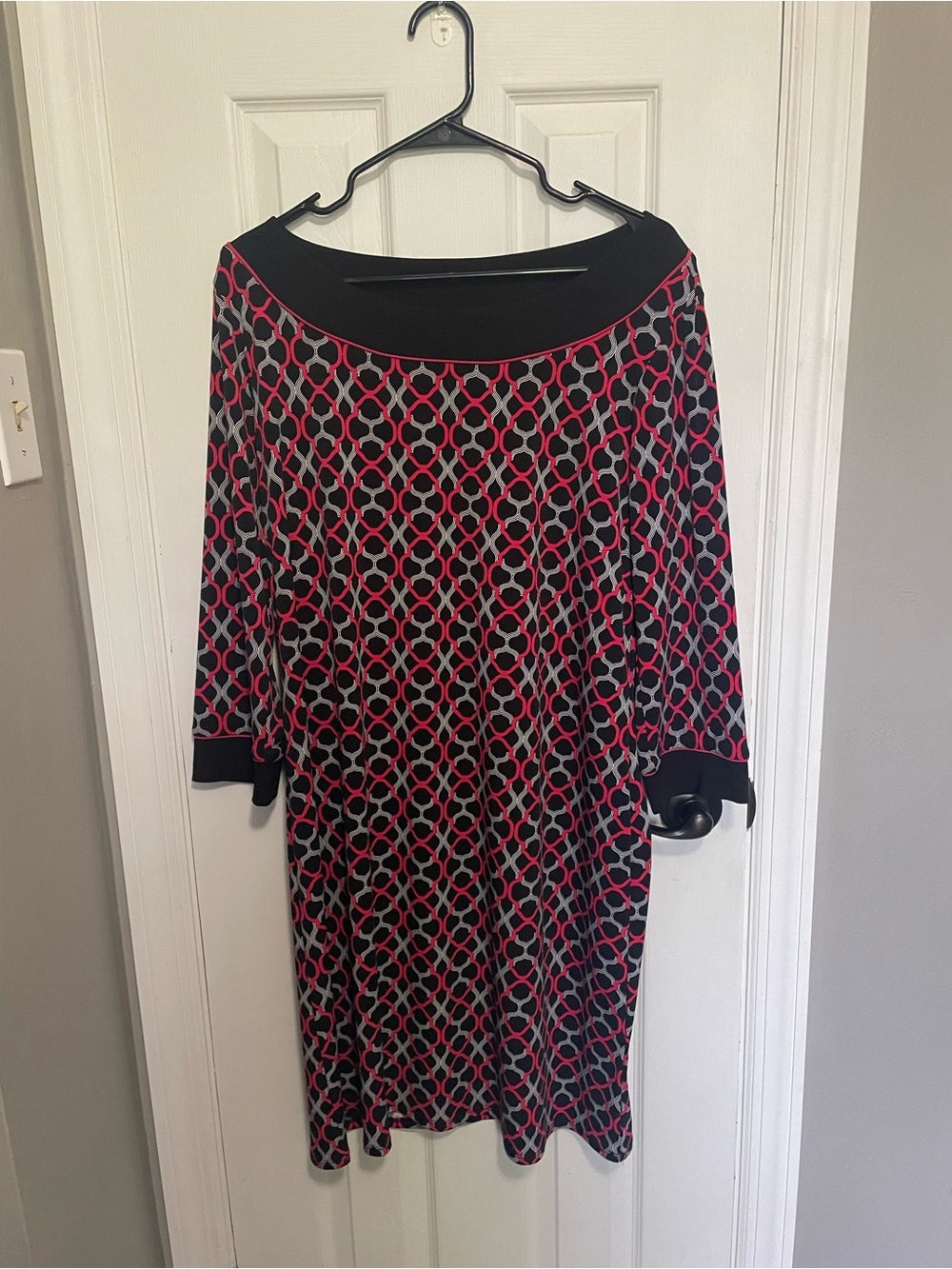 East 5th Black and Pink Geometric Long Sleeve Dress